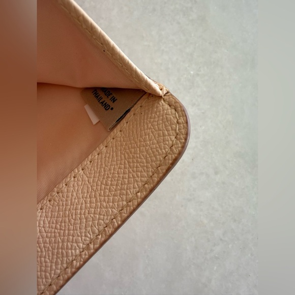 Coach pink pebbled leather wallet with white & gold accents - Picture 9 of 11